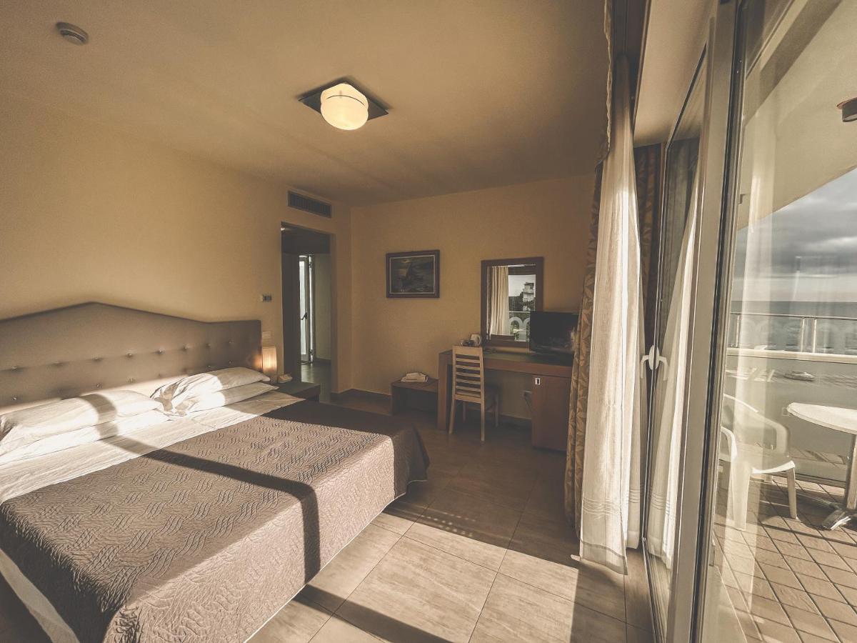 Hotel Adria Мілано-Маріттіма Екстер'єр фото